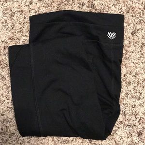 Black leggings with mesh pockets on side